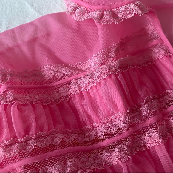 Gotham 1950’s Baby Doll Ruffle Top - Picture 3 of 5